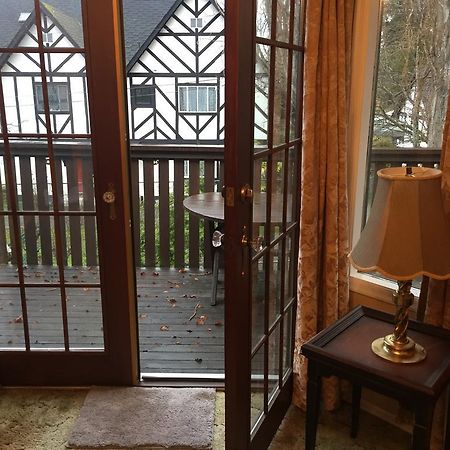Hemingway'S By The Sea Bed & Breakfast Esquimalt Eksteriør bilde