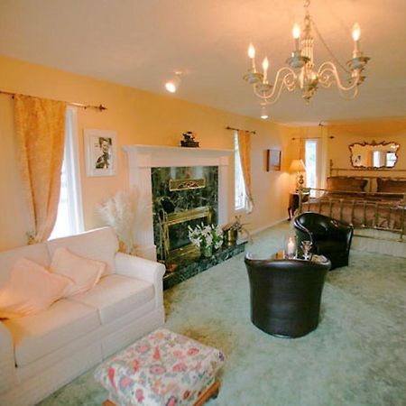 Hemingway'S By The Sea Bed & Breakfast Esquimalt Rom bilde