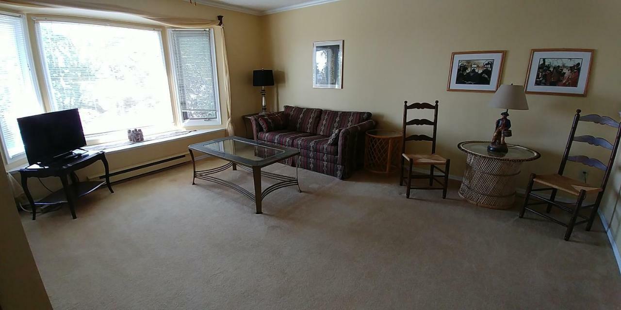 Hemingway'S By The Sea Bed & Breakfast Esquimalt Eksteriør bilde