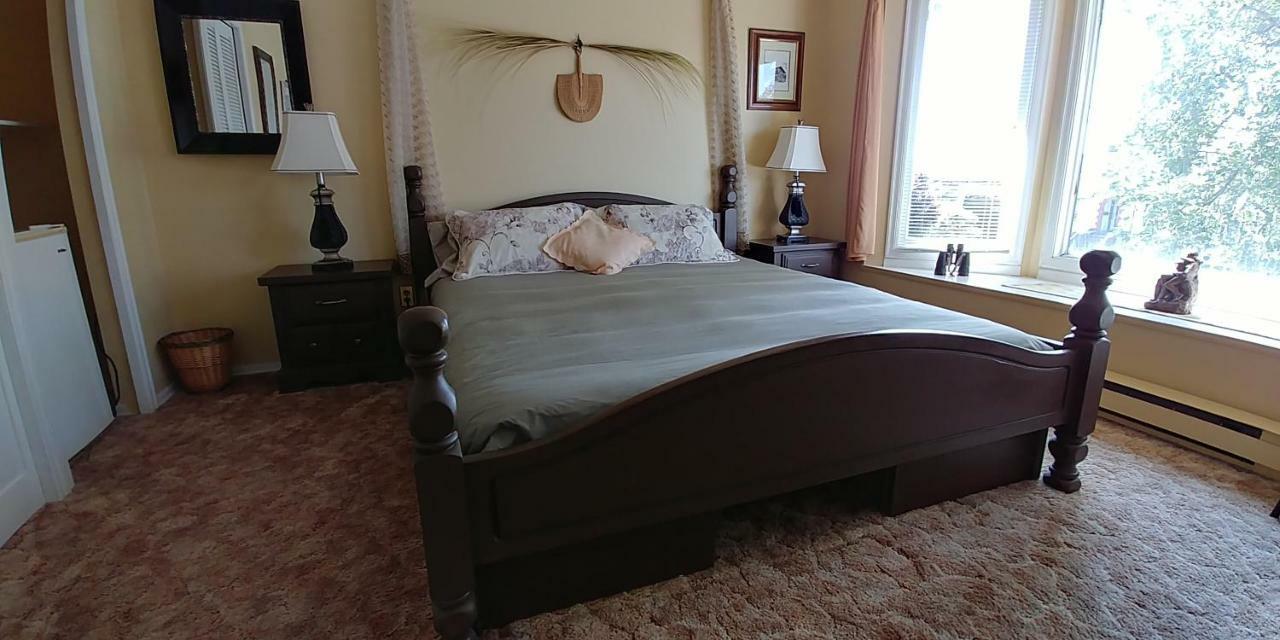 Hemingway'S By The Sea Bed & Breakfast Esquimalt Eksteriør bilde