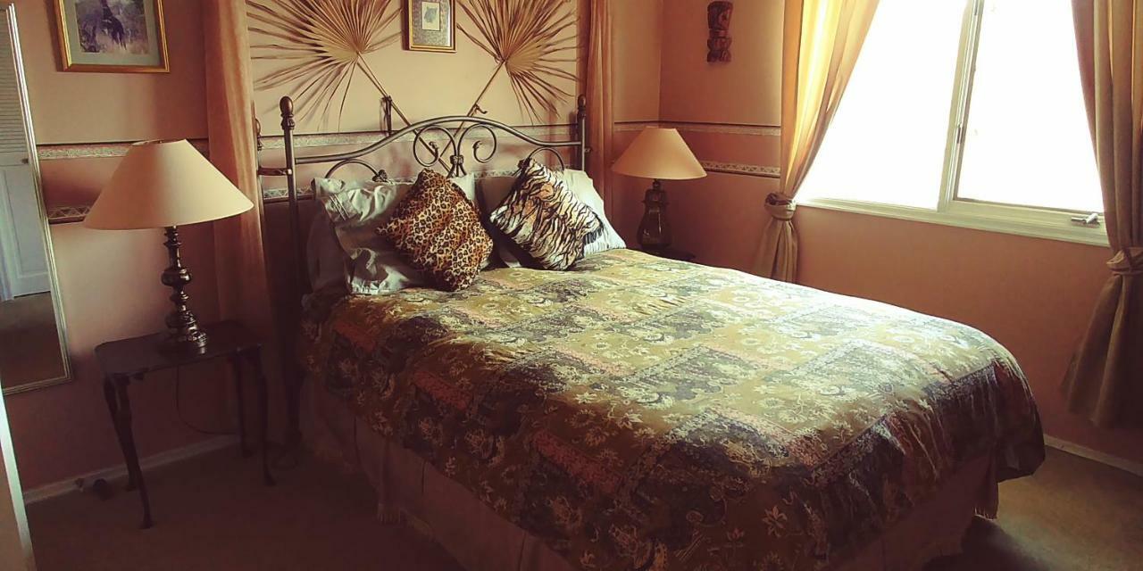 Hemingway'S By The Sea Bed & Breakfast Esquimalt Eksteriør bilde