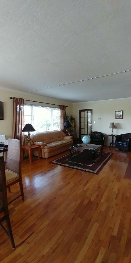 Hemingway'S By The Sea Bed & Breakfast Esquimalt Eksteriør bilde